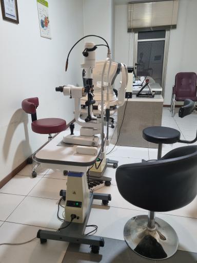 عکس اپتومتریست محمد جلال زاده عینک بهاران