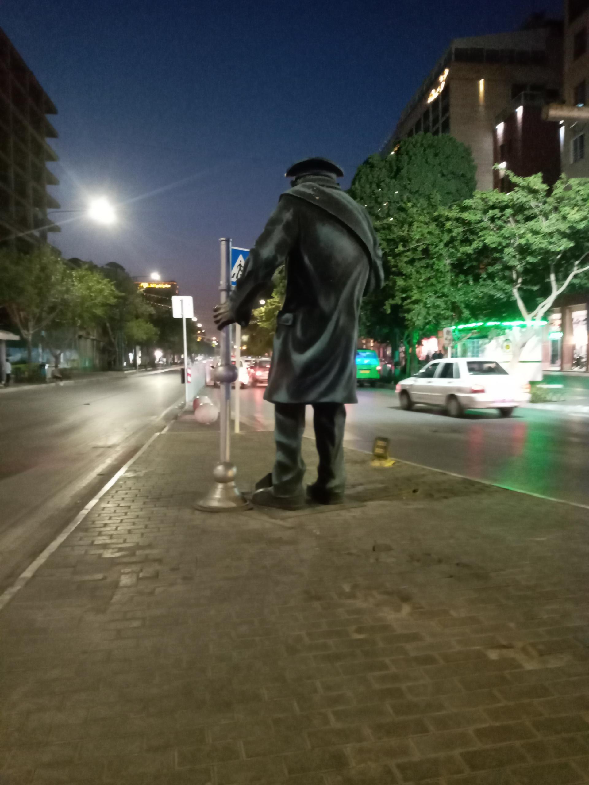 عکس نماد میدان شهدای مسجد گوهرشاد