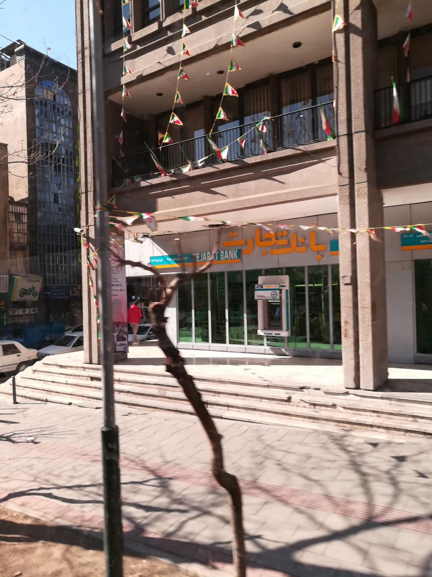 عکس خود پرداز بانک تجارت