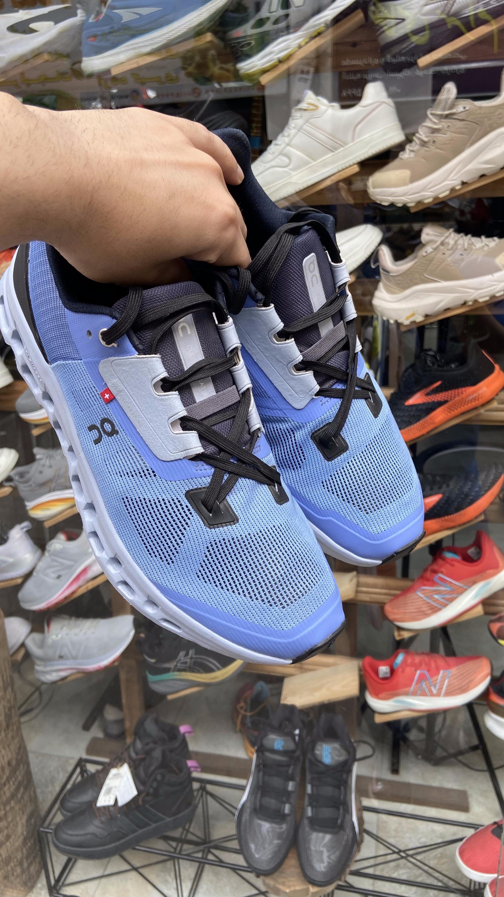 عکس فروشگاه کتونی اورجینال تک سایز آرتمیس