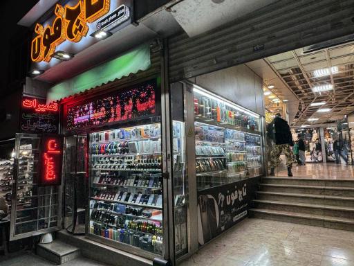 عکس تعمیرات موبایل و فروشگاه تاچ فون