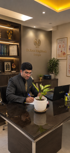 عکس دکتر رضا مقبولی اورولوژیست