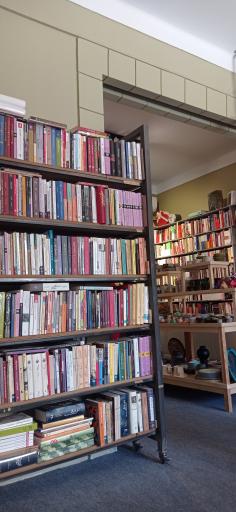 کتابفروشی دی