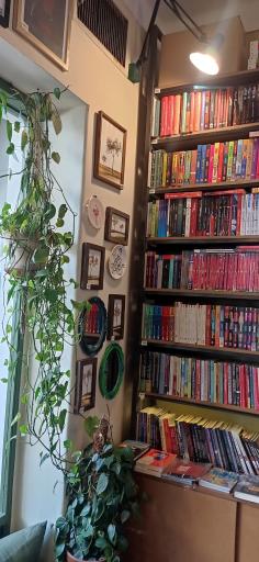 کتابفروشی دی