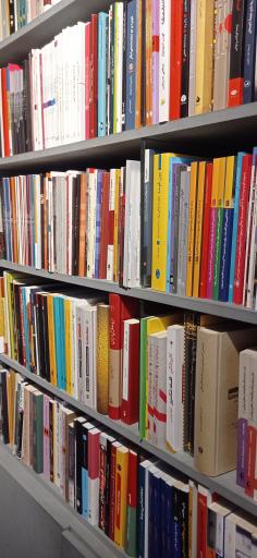 عکس کتابفروشی دی