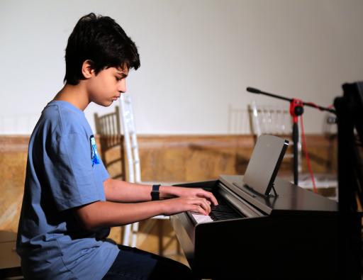 عکس آموزشگاه موسیقی هنگام 