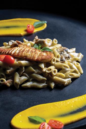 عکس باغ رستوران بلوط 