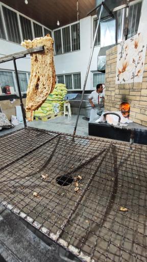 عکس نانوایی سنگک خوشه