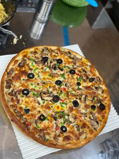 عکس پیتزا همایون 