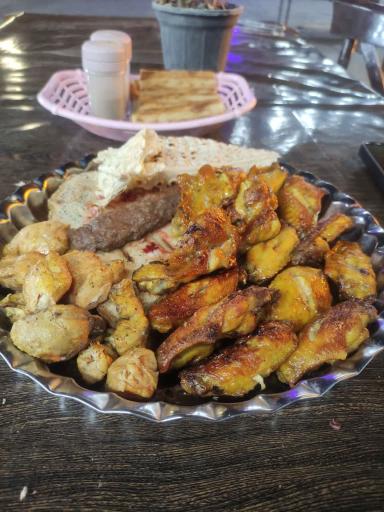 عکس کافه سنتی گلها