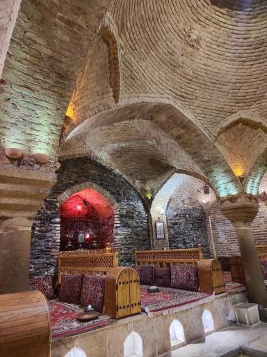 رستوران شاندیز حاجی