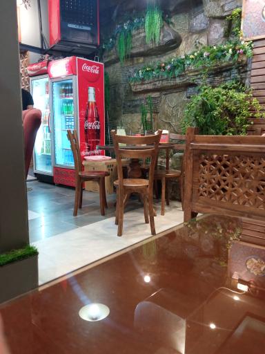 عکس آشکده و رستوران پاشا