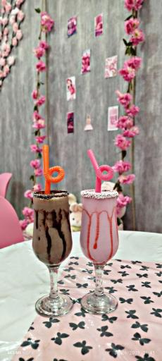 عکس کافه صورتی 