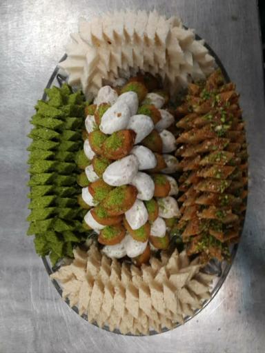 عکس شیرینی سرای سنتی حاج خلیفه احمد تاج نیا