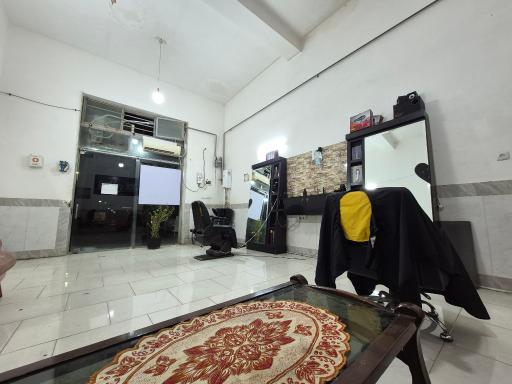 عکس پیرایشگاه عالیجناب 