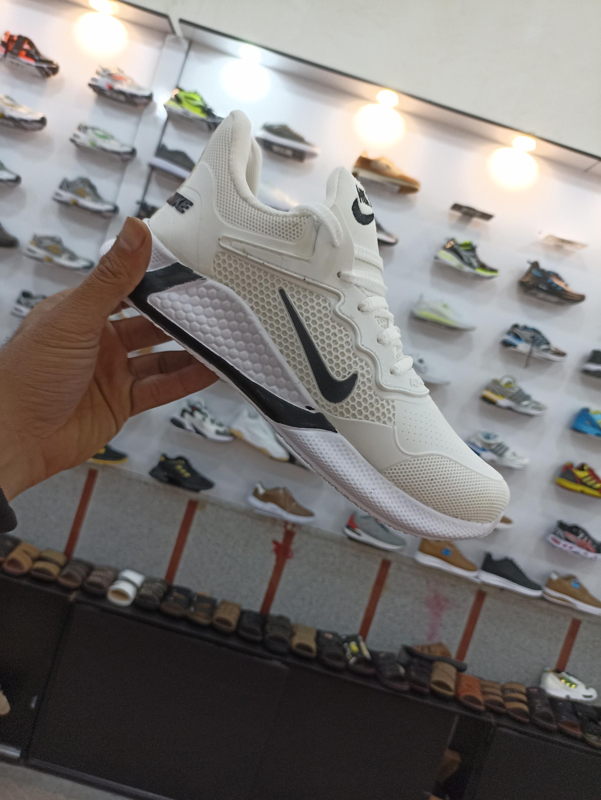 عکس فروشگاه کفش جواد