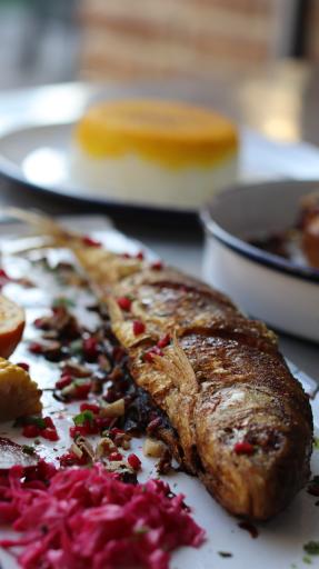 عکس تهیه غذای میزبان