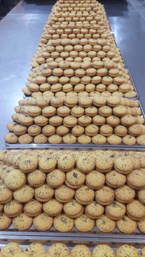 عکس قنادی باران بهاری