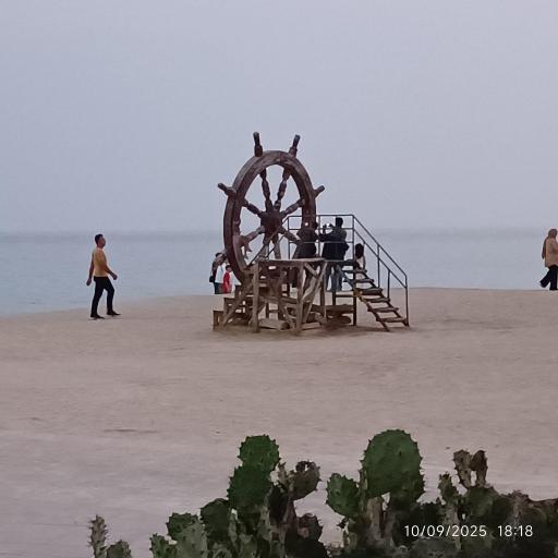 عکس پارک ساحلی کشتی یونانی