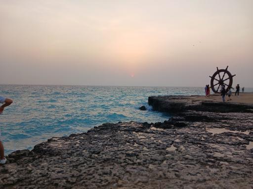 عکس پارک ساحلی کشتی یونانی