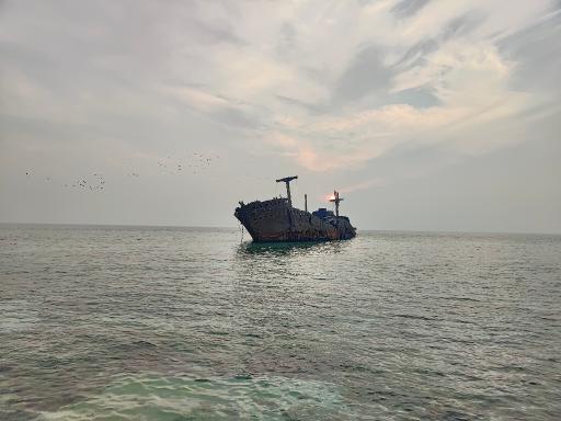 عکس پارک ساحلی کشتی یونانی