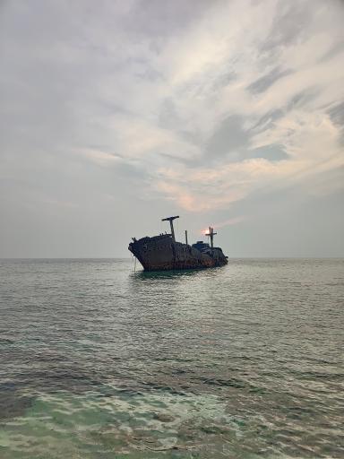 عکس پارک ساحلی کشتی یونانی