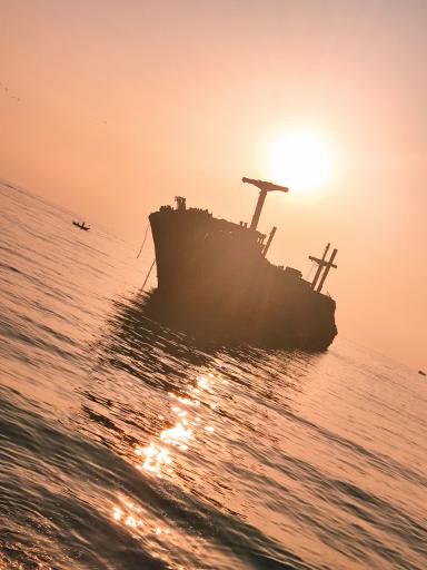 عکس پارک ساحلی کشتی یونانی