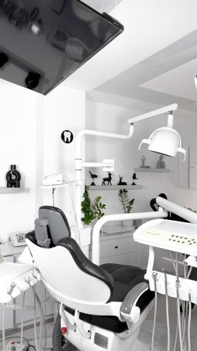 عکس دکتر غزاله احمدیار جراح دندانپزشک