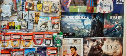 عکس محصولات فرهنگی آزادگان 