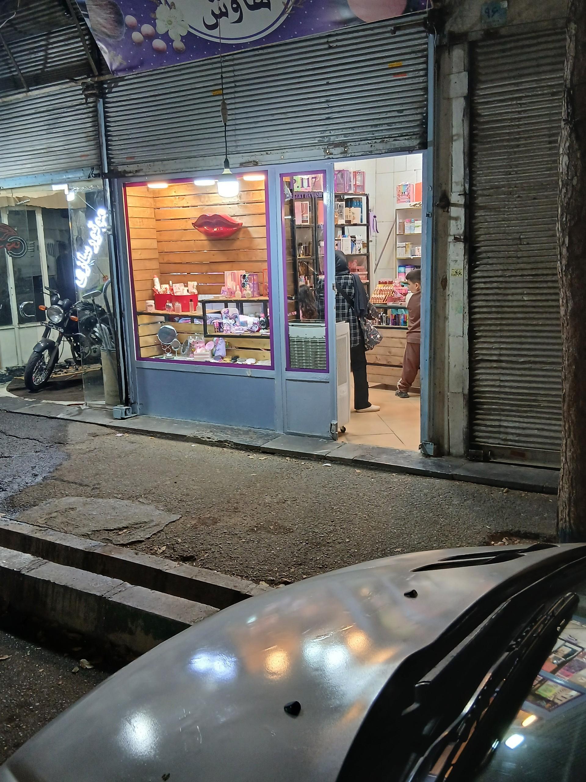 عکس فروشگاه لباس زنانه