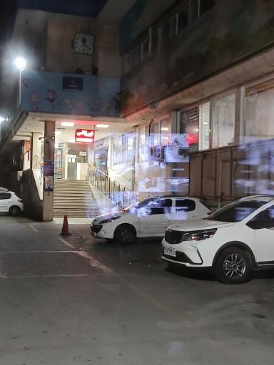 عکس بیمارستان فوق تخصصی کودکان مفید