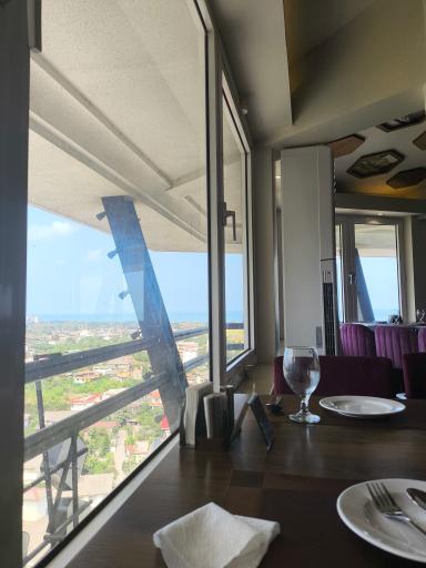 عکس اسکای لانژ ماهی خوب