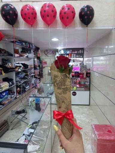 عکس گالری پوشاک وآرایشی تی کال