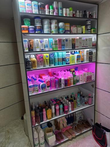 عکس گالری پوشاک وآرایشی تی کال