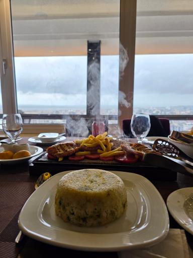 عکس اسکای لانژ ماهی خوب