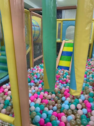 عکس خانه بازی رنگارنگ