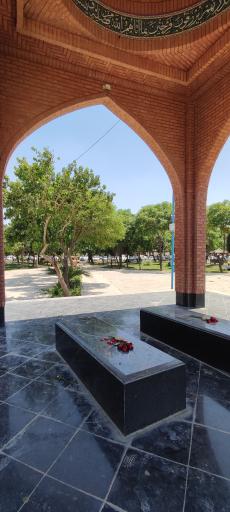 عکس مزار شهدای گمنام دانشگاه یادگار امام