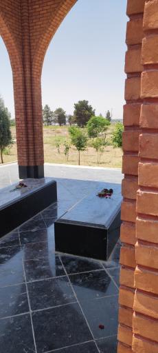 عکس مزار شهدای گمنام دانشگاه یادگار امام