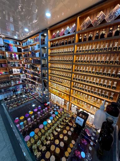 عکس گالری عطر و ادکلن موعود