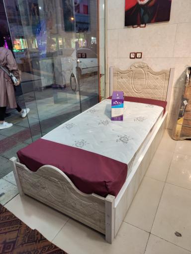 عکس نمایندگی تشک رویال و رویا مددی 