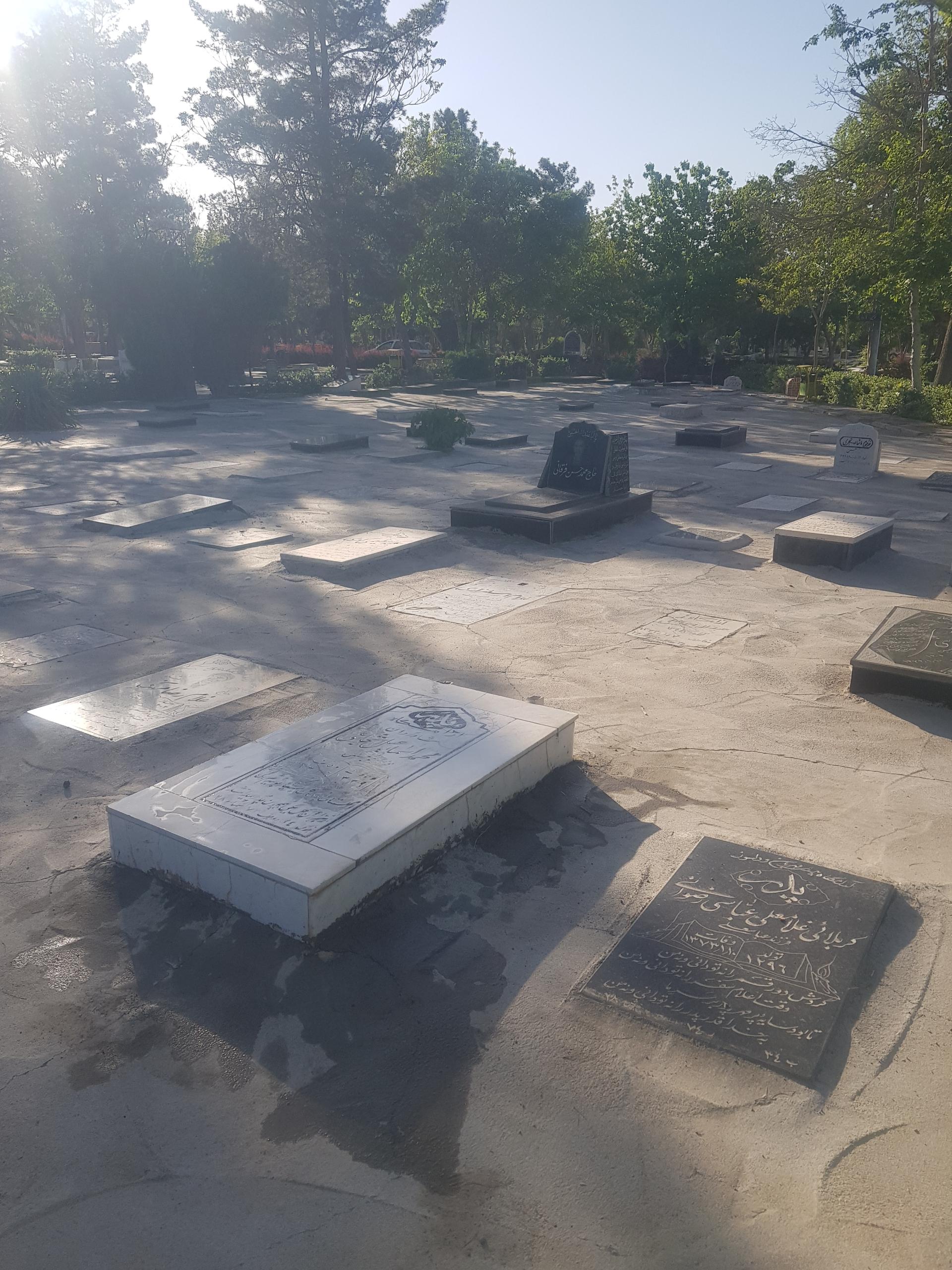 عکس مزار محمد اسماعیل شجاعی