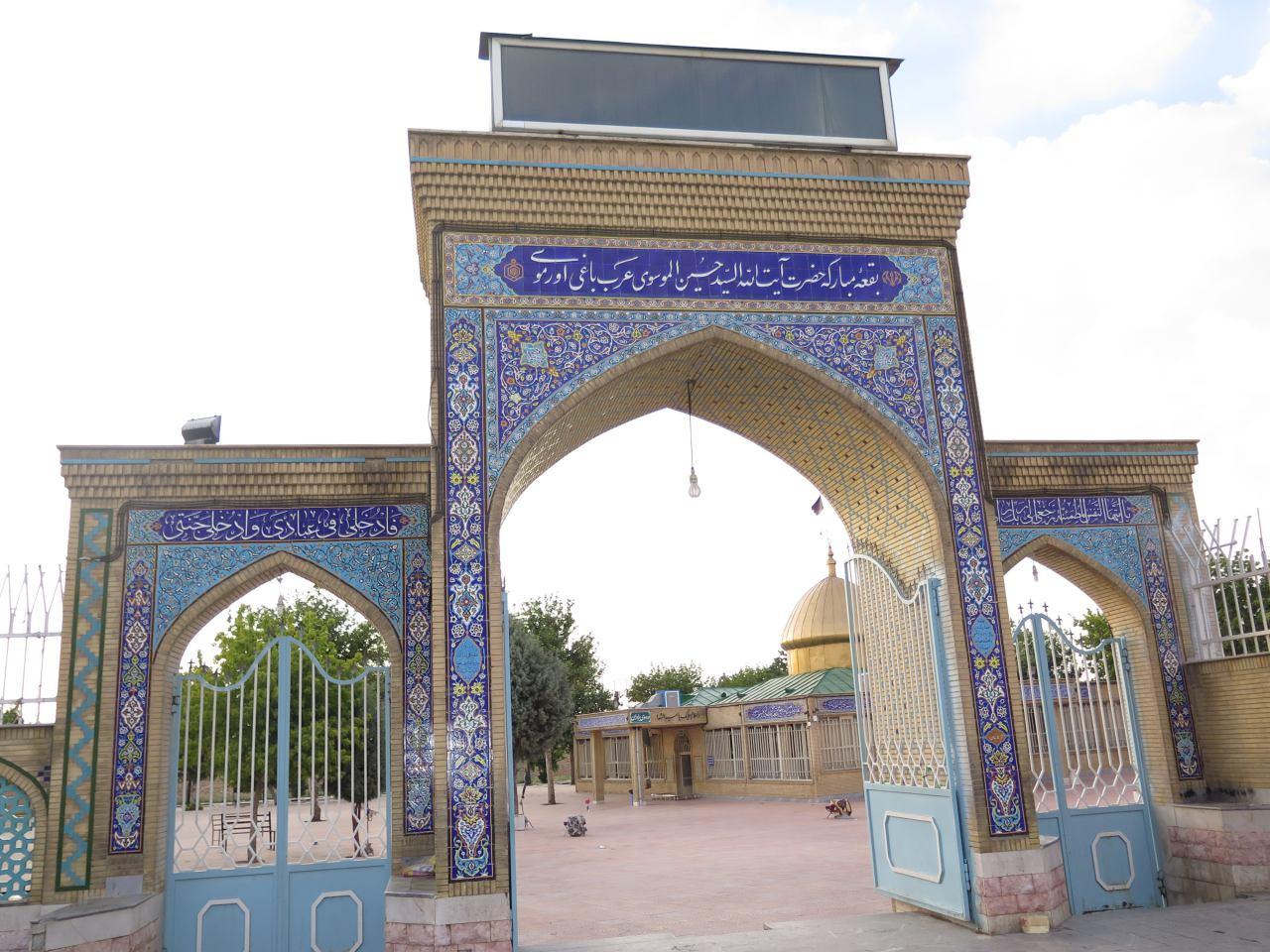 عکس آرامگاه سید حسین عرب باغی