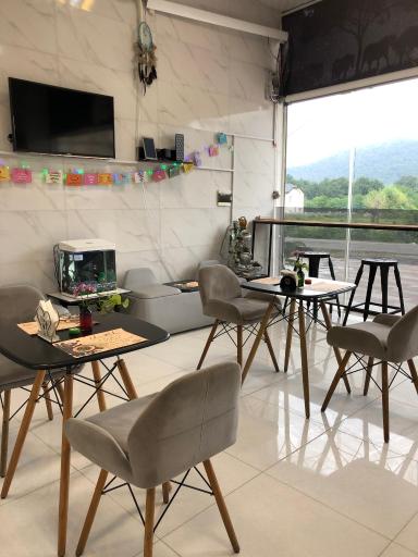 عکس کافه قهوه چُکُ مُک