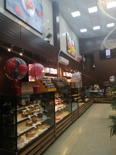 عکس شیرینی فروشی تات لی