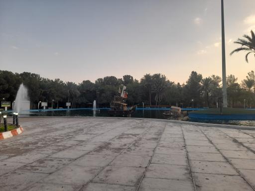 عکس دریاچه تفریحی پارک آهنشهر