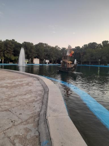 عکس دریاچه تفریحی پارک آهنشهر