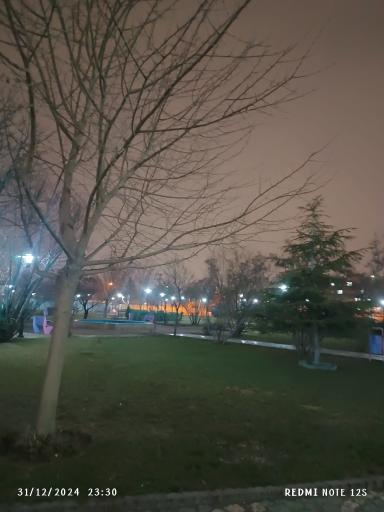 عکس زمین بازی بوستان یاقوت 