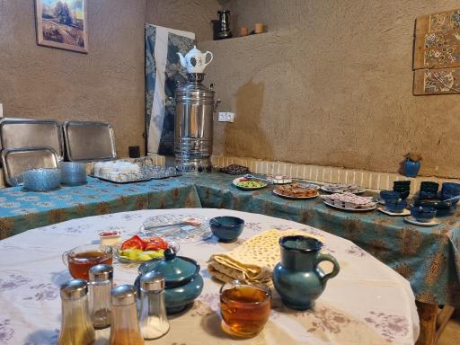 هتل سنتی خادمی