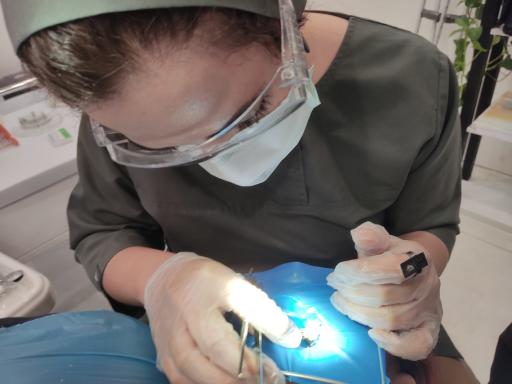 عکس دندانپزشکی دکتر ژینو رستمی پور 