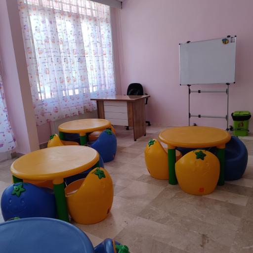 عکس مهدکودک و پیش دبستانی آبنبات چوبی